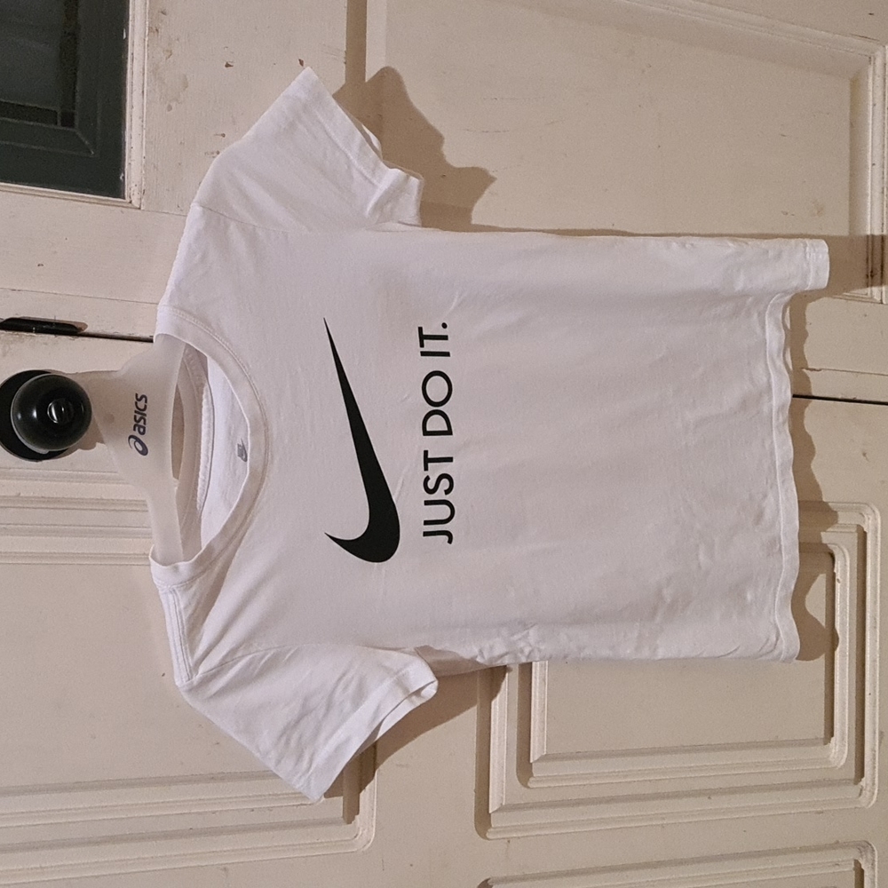 White Nike T-shirt
